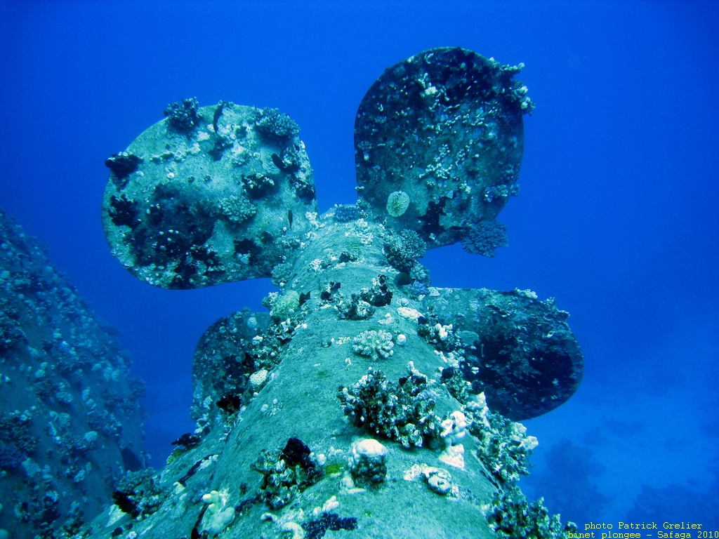 10-Safaga-016.jpg - l'hélice babord du Salem Express.